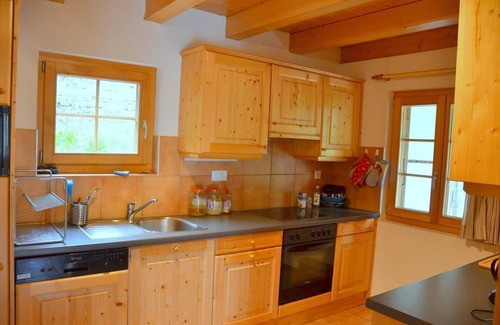 Saint-Luc Ski Chalet | Family-Friendly Chalet for 8 with Garden Views & Amenities