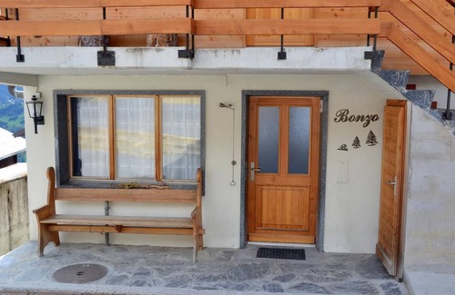 St. Luc Apartment | Cozy 1st Floor Chalet with Garden & Family-Friendly Amenities