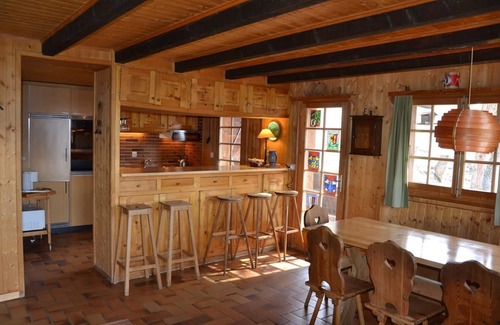 Saint-Luc Ski Chalet | Inviting Chalet for 8 - Family-Friendly Retreat Awaits