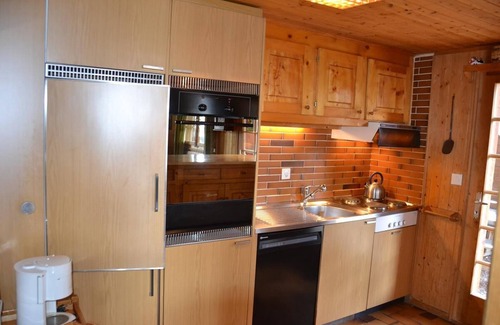 Saint-Luc Ski Chalet | Inviting Chalet for 8 - Family-Friendly Retreat Awaits