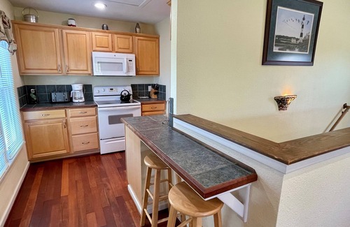 Ocracoke House | Pet-Friendly Retreat on a Quiet Lane - Rated 9.4/10!