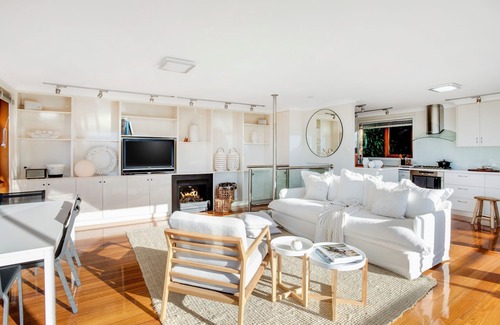 Boat Harbour Beach House | Premier Oceanfront Retreat: White House Tasmania, Boat Harbour
