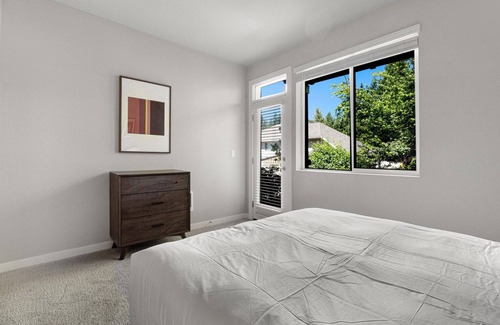 North Creek House | Cozy Bothell 2BR with Parking, Near Parks & Trails
