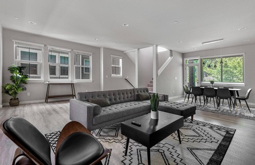 North Creek House | Cozy Bothell 2BR with Parking, Near Parks & Trails