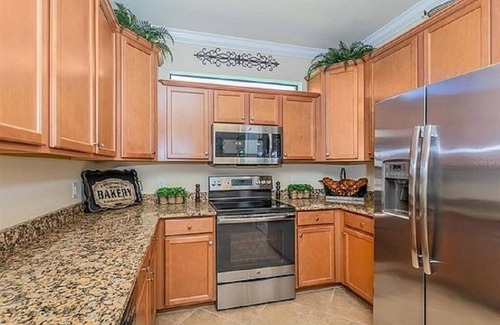 Gran Paradiso House | Relaxing Lake View Retreat with Private Pool & 2 Bedrooms