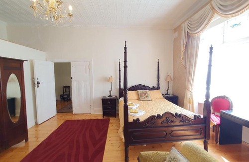 Glenroy Apartment | Prime Location Near Melbourne Airport with Breakfast & Kitchen