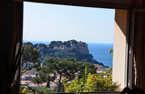 Cassis Villa | Indulge in Poolside Relaxation at Cassis, France