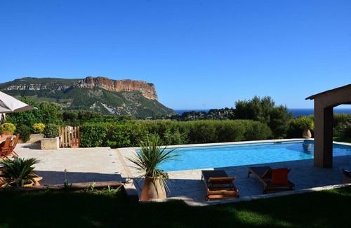 Cassis Villa | Indulge in Poolside Relaxation at Cassis, France