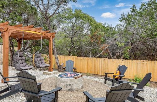 Leander House | Outstanding Modern Cabin with Spectacular Outdoor and Indoor Areas in Texas
