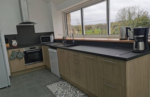 Locoal-Mendon House | Discover Ouverture: Ideal Maison for Families with Kitchen