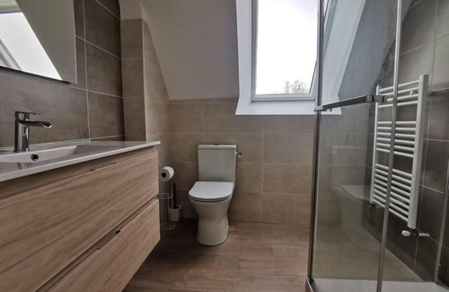 Locoal-Mendon House | Discover Ouverture: Ideal Maison for Families with Kitchen