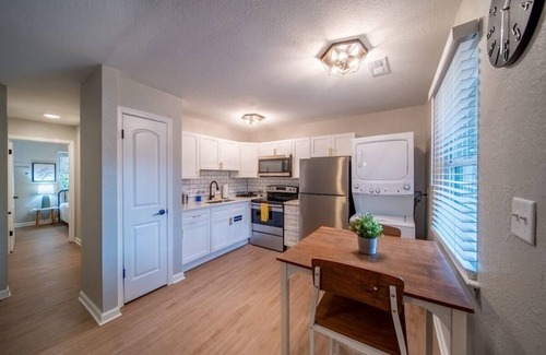 North Camellia Acres Apartment | Experience OV 15th Bay - Lucidia Suite with Pet-Friendly Perks
