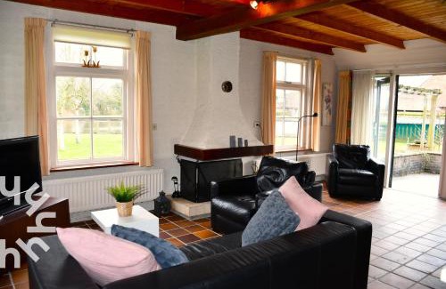 Ossenzijl House | OV606 - Beautifully located 6-person holiday home by the water with a large garden in Ossenzijl