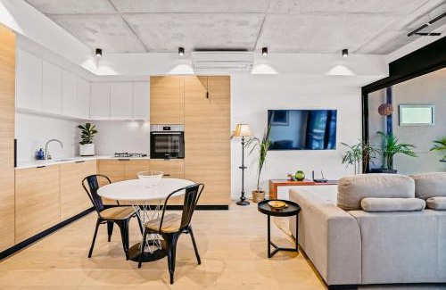 Footscray Apartment | Elegant Ovation Footscray Apartment with Pool & Parking