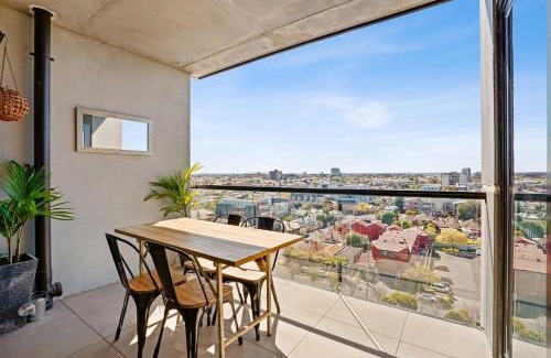 Footscray Apartment | Elegant Ovation Footscray Apartment with Pool & Parking