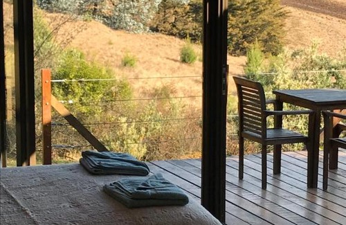 Underberg House | Family-Friendly Over the Edge Cottage with Kitchen Access