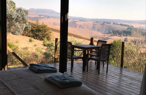 Underberg House | Family-Friendly Over the Edge Cottage with Kitchen Access