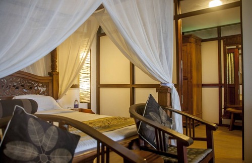 Poovar Hotel | Relaxing Getaway at Over The Hill with Pool & Spa Access