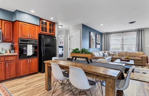 Ridge Wood Heights House | Relaxing Oceanfront Retreat with Spa & Hot Tub Amenities