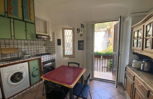 Rione XI Sant'Angelo Apartment | Experience Over the Roman Ruins with Family-Friendly Amenities