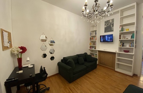 Rione XI Sant'Angelo Apartment | Experience Over the Roman Ruins with Family-Friendly Amenities