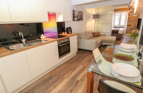 Holmfirth House | Over-under Cottage