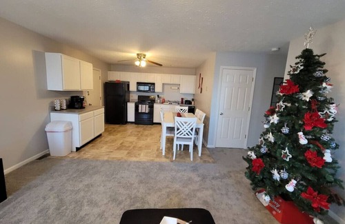 Monroe House | Overbrook Delight - Relaxing Getaway with Spa & Kitchen