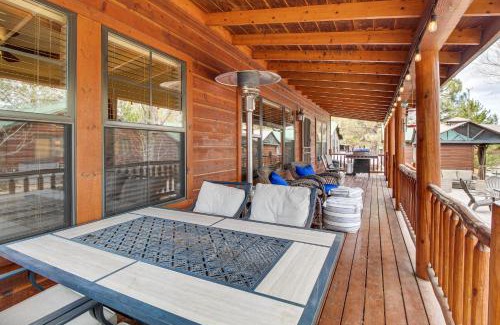 Heber House | Cozy Overgaard Cabin with Private Deck and Fire Pit