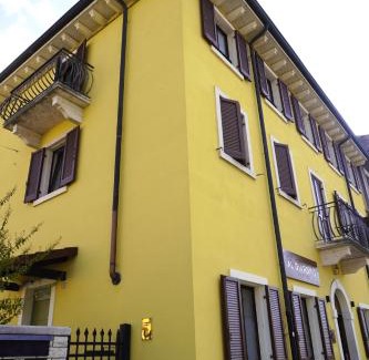 Dossobuono House | OverGarden Rooms