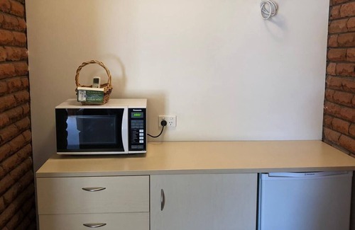 Gunnedah Hotel | Cozy Overlander Motor Lodge with Pool and Breakfast