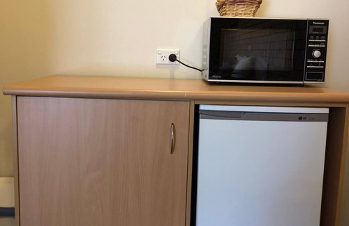Gunnedah Hotel | Cozy Overlander Motor Lodge with Pool and Breakfast