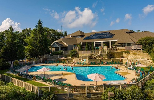 Nellysford Condo | Experience Overlook 43 with Unique Wintergreen Amenities