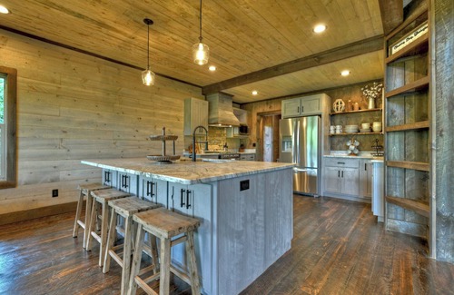 Hidden Lake House | Experience Overlook at Hidden Lake: Spa & Hot Tub Retreat