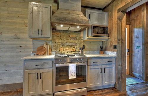 Hidden Lake House | Experience Overlook at Hidden Lake: Spa & Hot Tub Retreat
