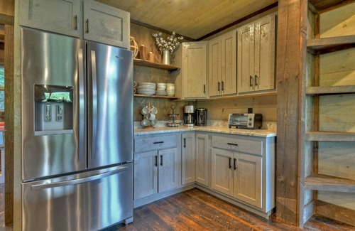 Hidden Lake House | Experience Overlook at Hidden Lake: Spa & Hot Tub Retreat