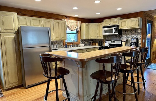 Town of Jerusalem Cabin | Tranquil Overlook Cabin with Lake View & Hot Tub Retreat