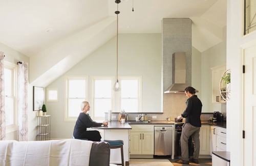 Overlook House | Exceptional Overlook Guest Cottage: 2 Bdr, Family-Friendly Stay