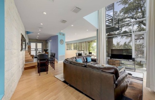 Hudson Bend House | Scenic 'Overlook Landing': Lake Views & Hot Tub Retreat