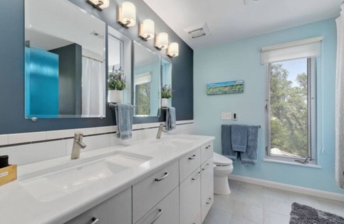 Hudson Bend House | Scenic 'Overlook Landing': Lake Views & Hot Tub Retreat