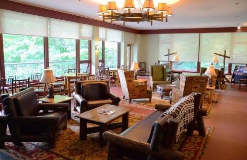 Bear Mountain Hotel | Cozy Overlook Lodge with Stone Cottages at Bear Mountain