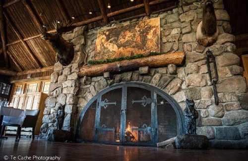 Bear Mountain Hotel | Cozy Overlook Lodge with Stone Cottages at Bear Mountain