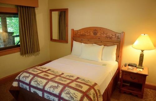 Bear Mountain Hotel | Cozy Overlook Lodge with Stone Cottages at Bear Mountain