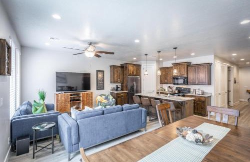 St. George Villa | Experience Overlook Oasis: 4-Star Poolside Retreat