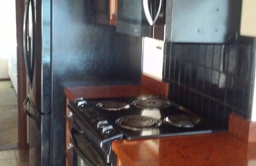 Clearlake Apartment | Scenic Retreat Overlooking Clearlake with Breakfast & Kitchen