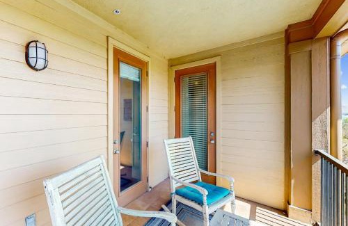 Horseshoe Bay Apartment | Scenic Bay Views with Family-Friendly Amenities
