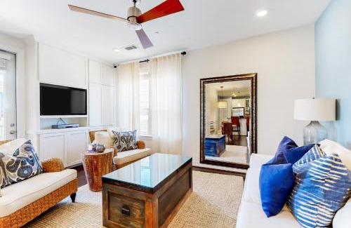 Horseshoe Bay Apartment | Scenic Bay Views with Family-Friendly Amenities