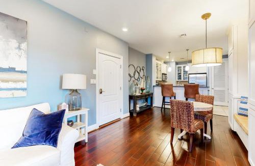 Horseshoe Bay Apartment | Scenic Bay Views with Family-Friendly Amenities