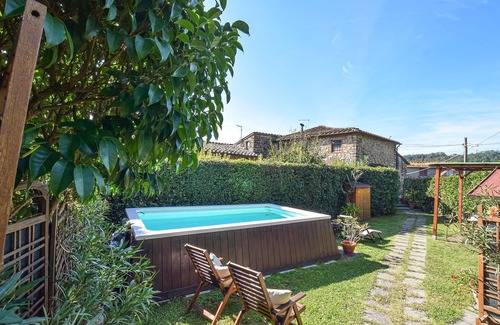 Corsanico-Bargecchia House | Seaside Retreat: Enjoy a Pool and Family-Friendly Amenities