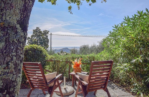 Corsanico-Bargecchia House | Seaside Retreat: Enjoy a Pool and Family-Friendly Amenities