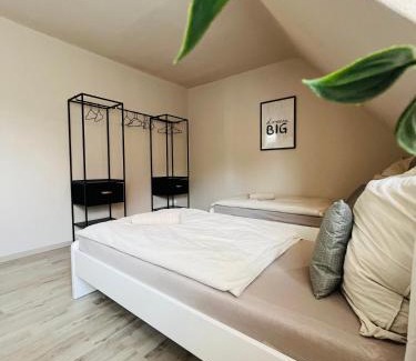 Misburg - Nord Apartment | Overnight Apartment No1 with Rooftop Terrace & Kitchen